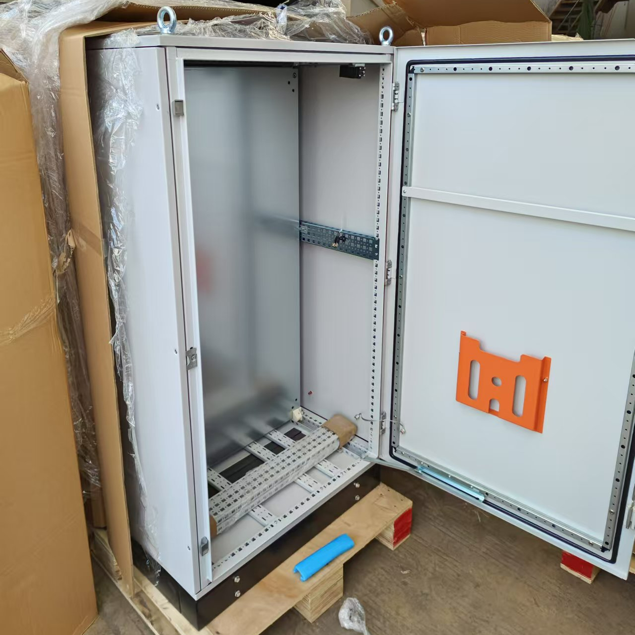 サーバーラックエンクロージャを選択するときに何を探すべきですか?