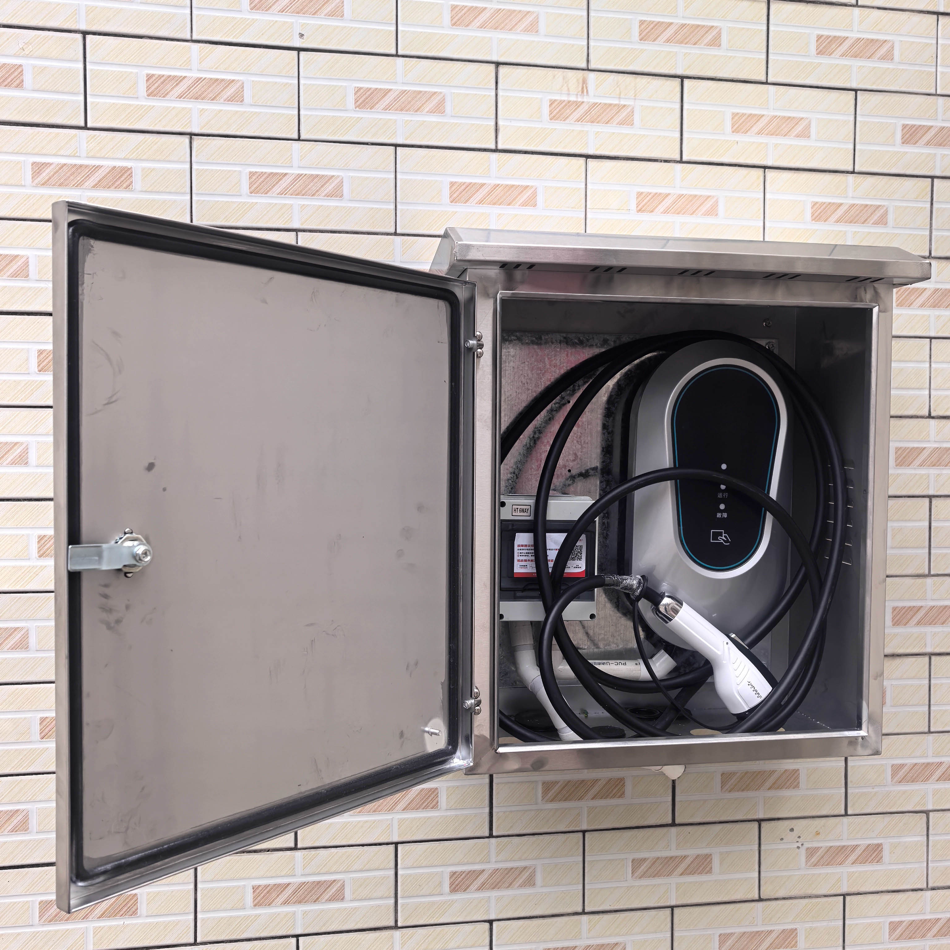 オートメーション制御キャビネットの筐体は、危険な環境での安全性をどのように強化しますか